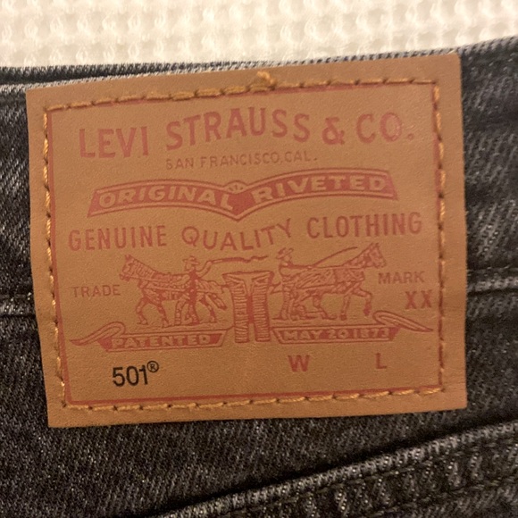 Black Levi’s 501 - Picture 4 of 5